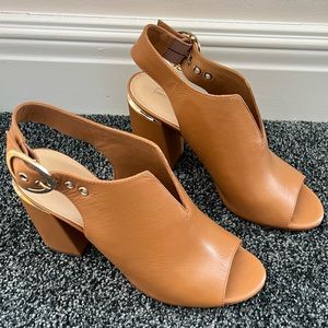 Antonio Melani leather heels! Only worn once! Excellent condition!🤩